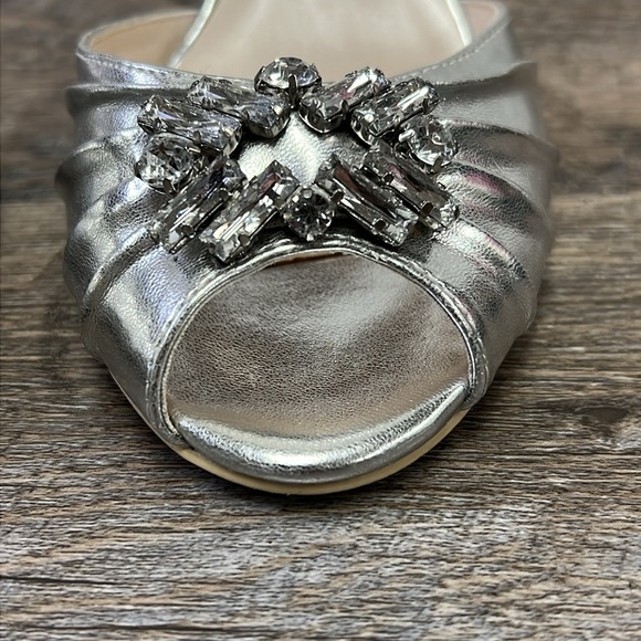 David’s Bridal DESI Silver Metallic Embellished Peep Toe Pumps Size 9 - Picture 13 of 16